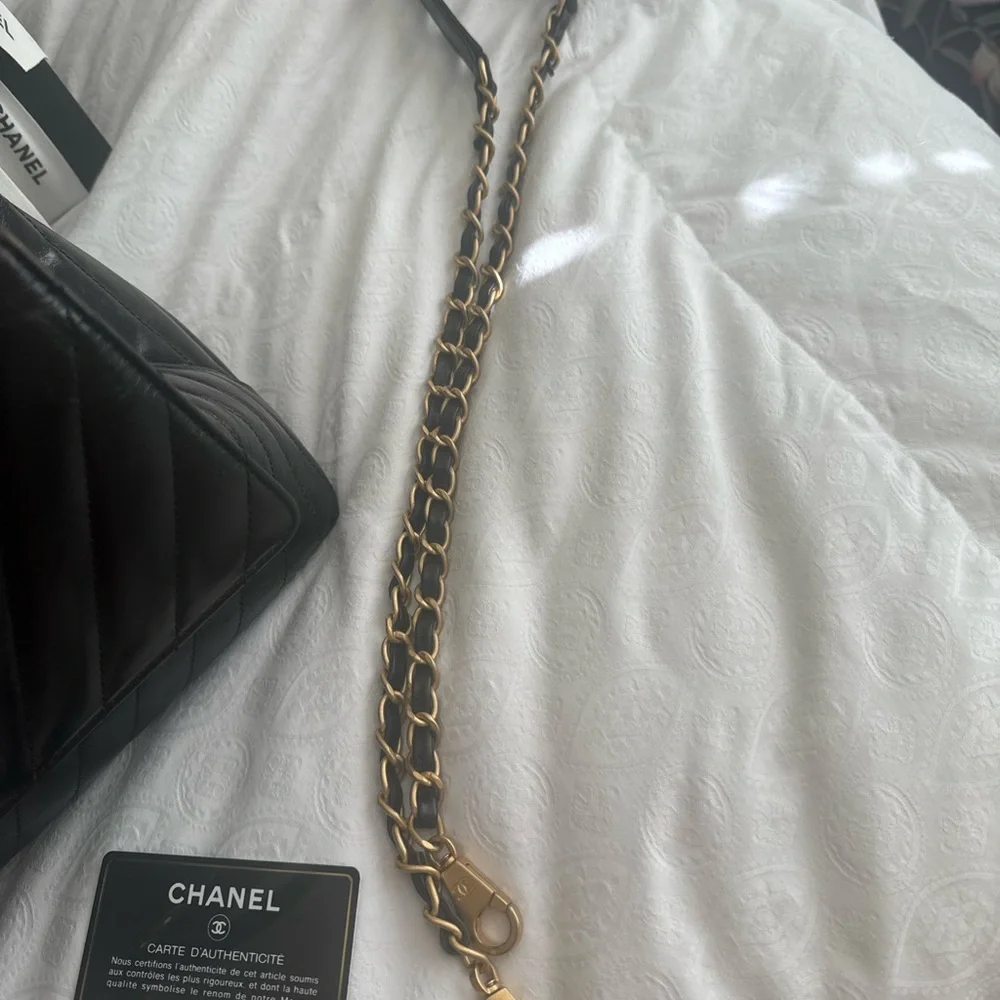 Authentic Chanel bag - Picture 2 of 4